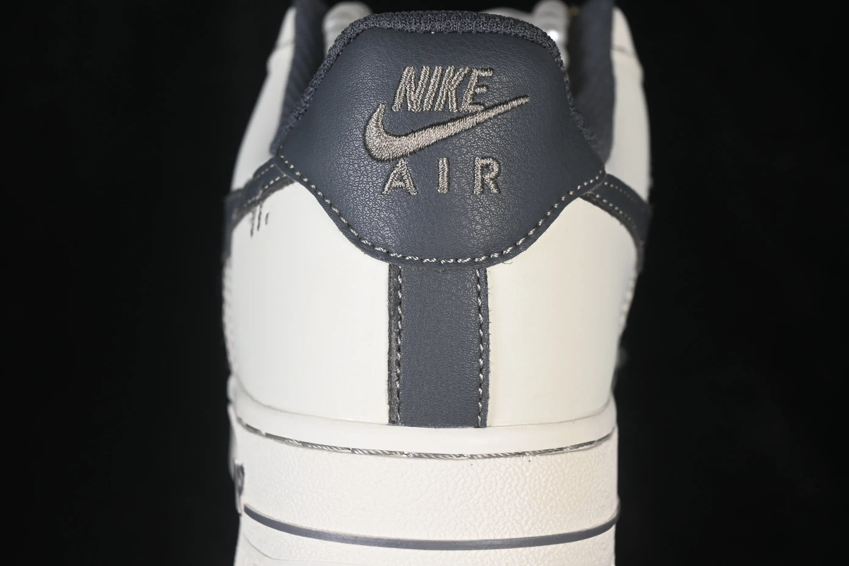 All categories Nk Air Force 1 Air Force series Nk Air Force 1 Low Nike Air Force 1'07 Low "Foggy Pearl" Hand-painted graffiti Foggy Pearl Air Force 1 low-top casual sneakers FJ7740-071